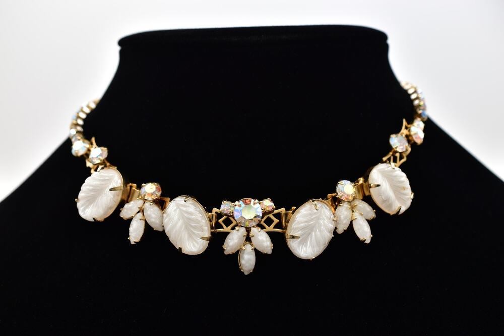 Weiss Vintage White Leaf Aurora Borealis Rhinestone Necklace Choker Signed BinBM